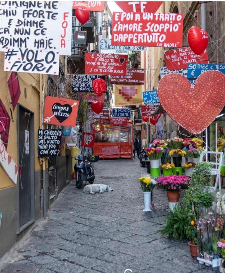 Mario Spaccanapoli Buitenkant foto